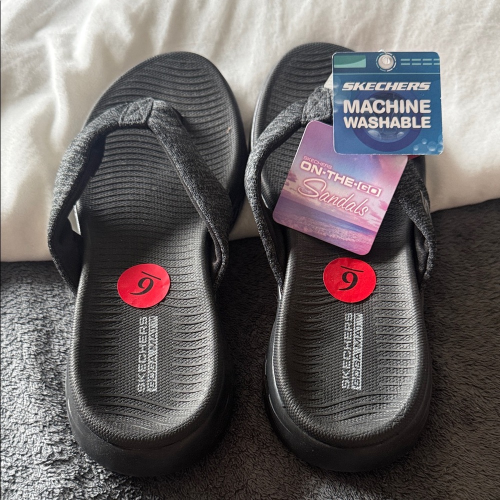 Skechers Black Flip Flops with Dark Gray Fabric Straps